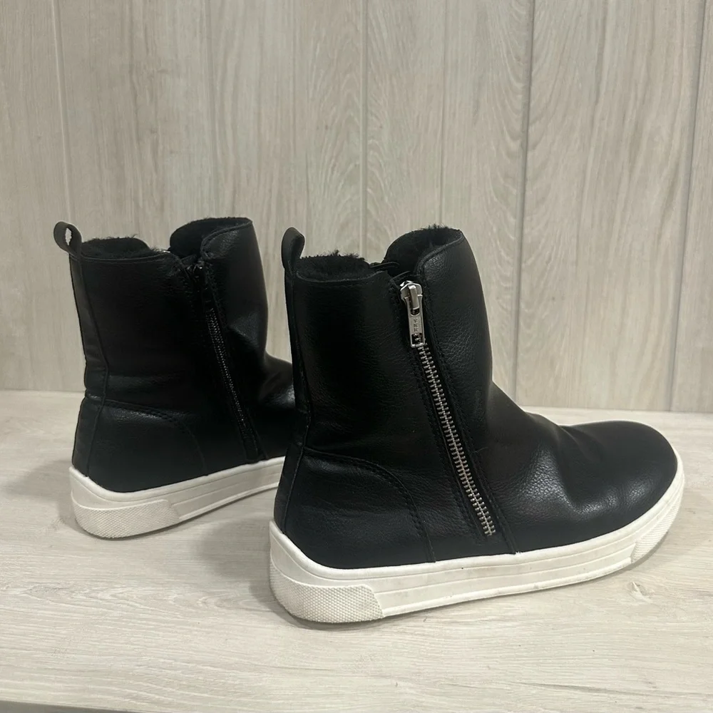 Cat & Jack Black Zip Up Sneaker Boots Size 5 🥳HOST PICK🥳